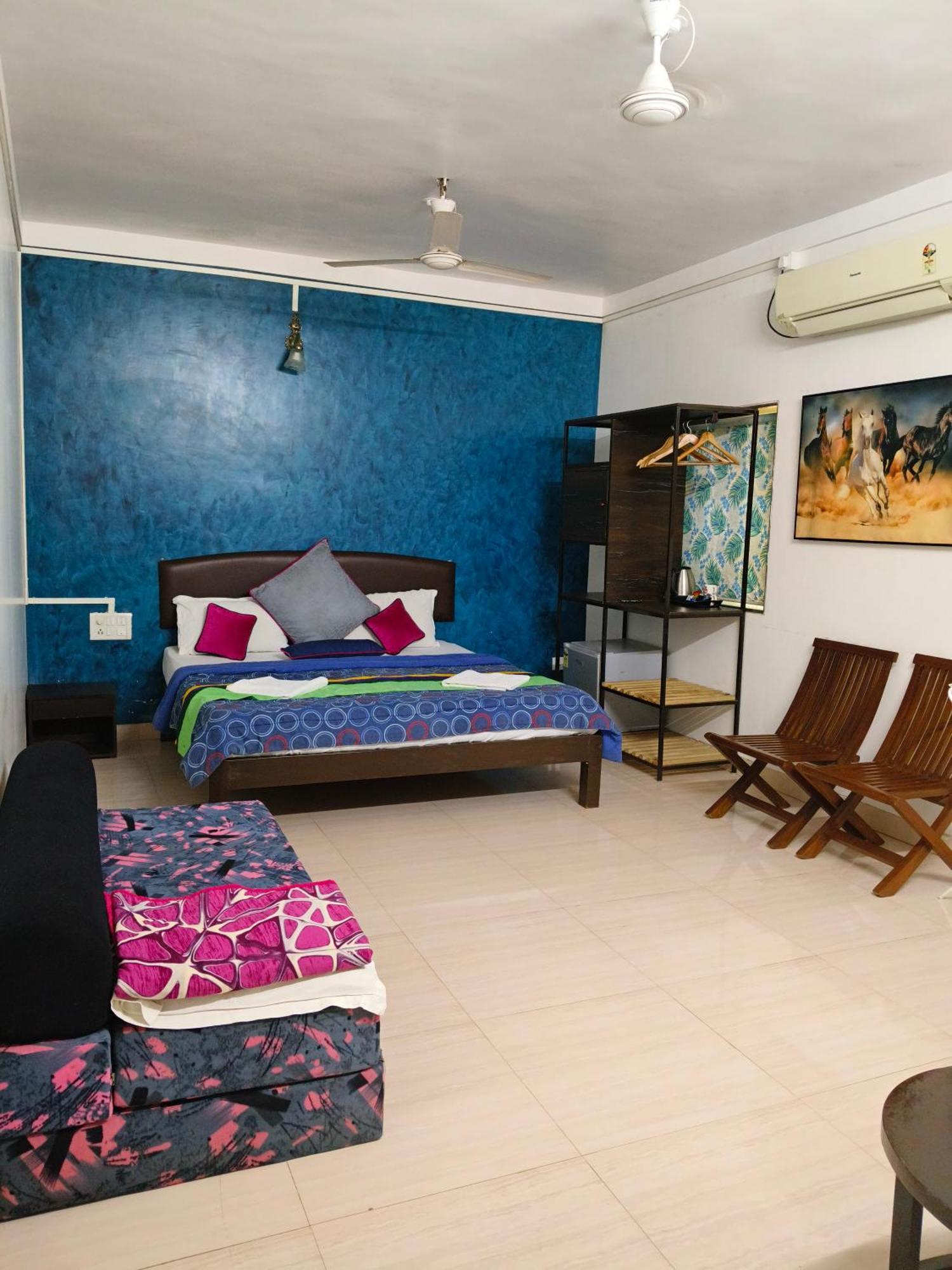 Mazzo Residency Bed & Breakfast Нагаон Стая снимка